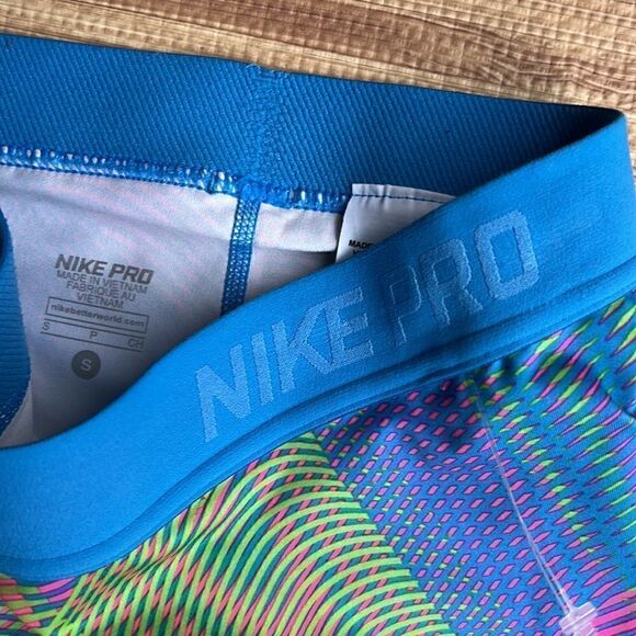 Nike Pro Hypercool Frequency Compression Capri - Picture 9 of 11